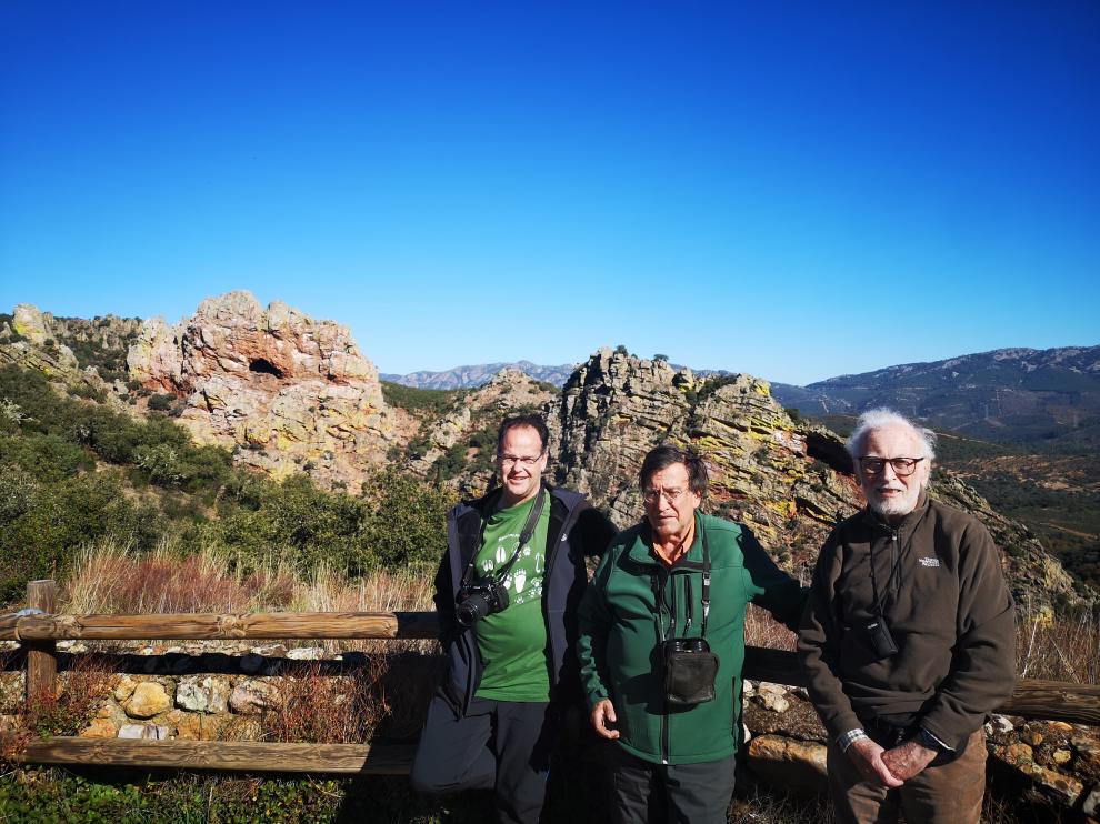 Eduardo Viñuales, Eduardo Martínez de Pisón y Joaquín Araújo, tres sabios que aman la flora y la fauna y el misterio de la ecología.
