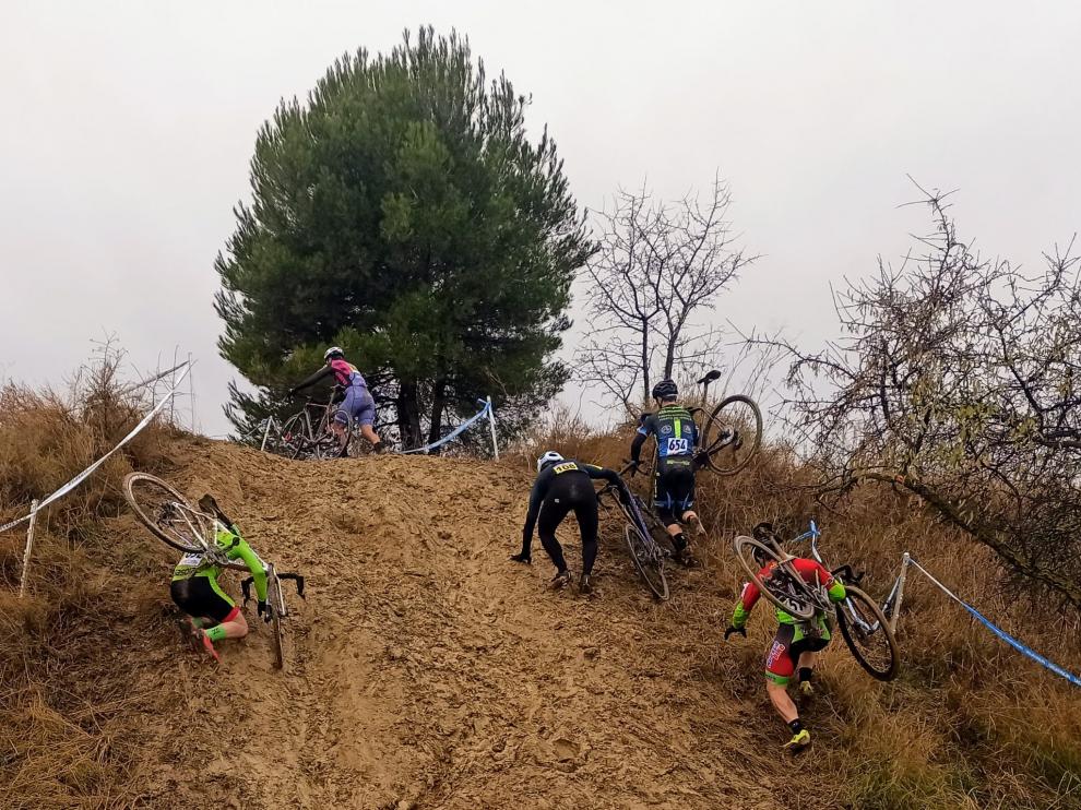 El Ciclocross Ciudad de Huesca resultó muy exigente para sus participantes.