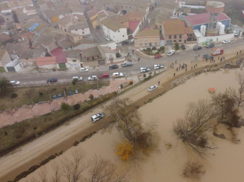Imágenes de la riada en Pradilla de Ebro, este lunes.