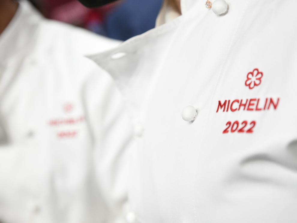Logo de Michelin en la chaqueta de un chef.