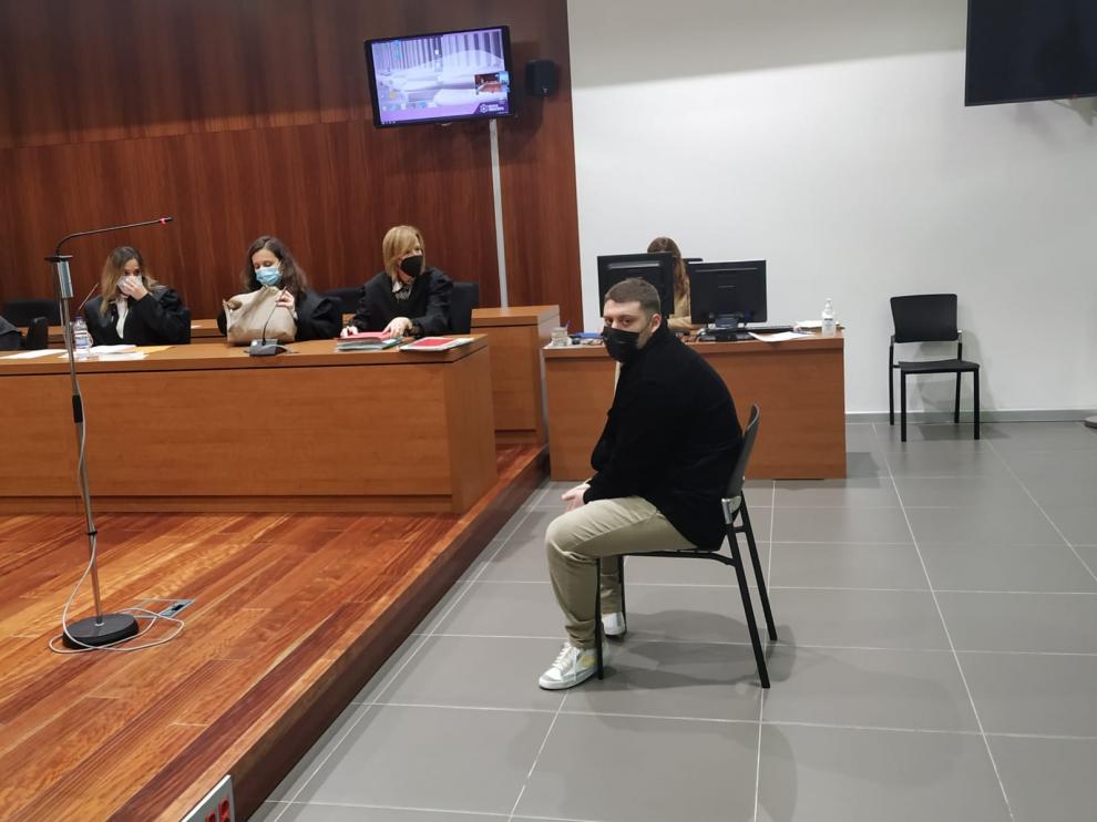 El acusado, durante la segunda sesión del juicio en la Audiencia de Zaragoza.