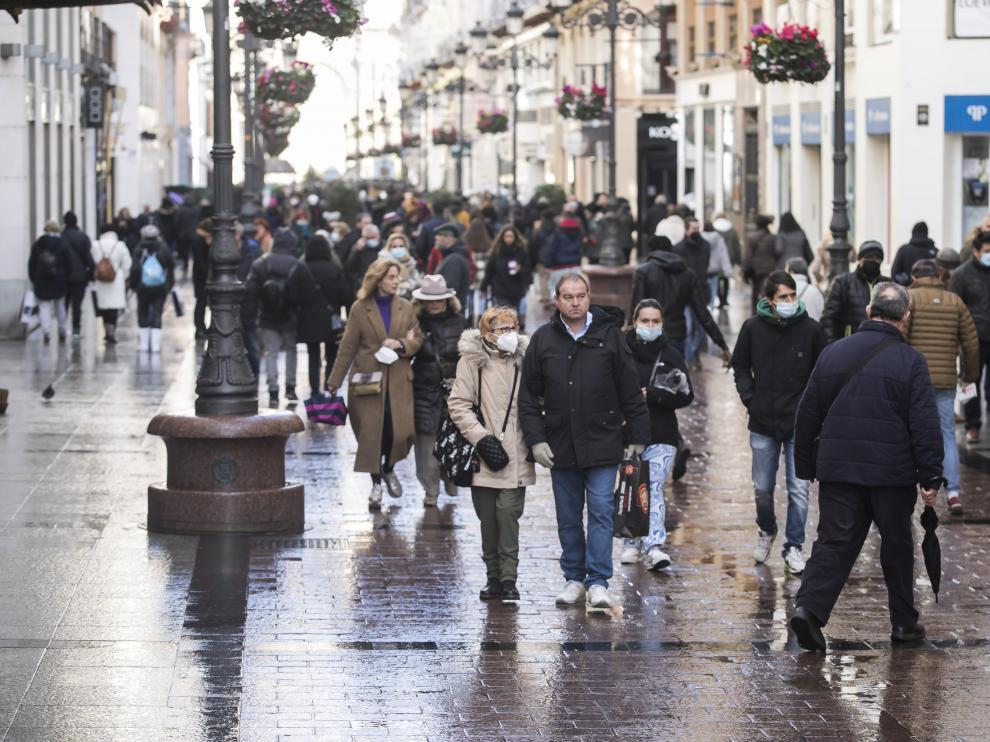 La calle de Alfonso I es una de las preferidas de los zaragozanos para hacer sus compras.