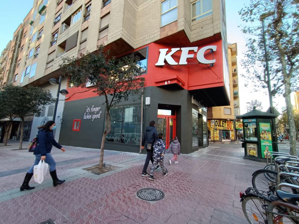 El nuevo KFC de la avenida de Madrid con paseo de Calanda.