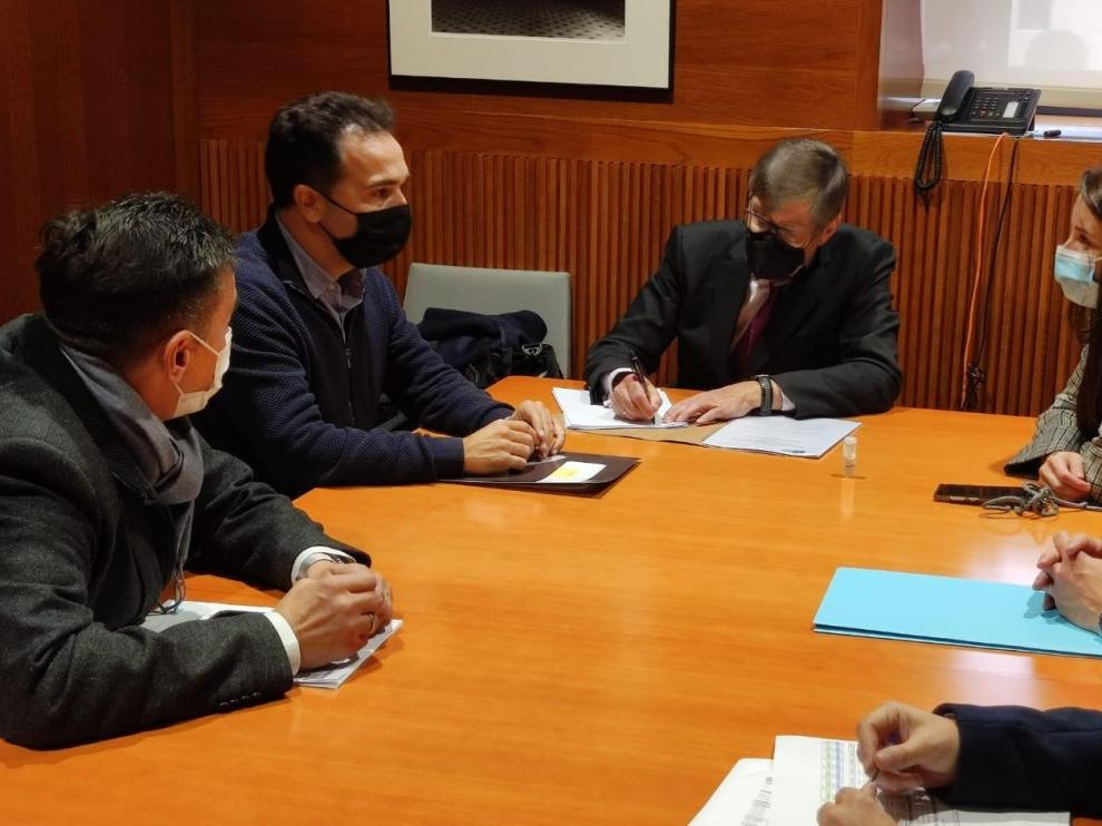 La reunión con el vicepresidente del Gobierno de Aragón, Arturo Aliaga.