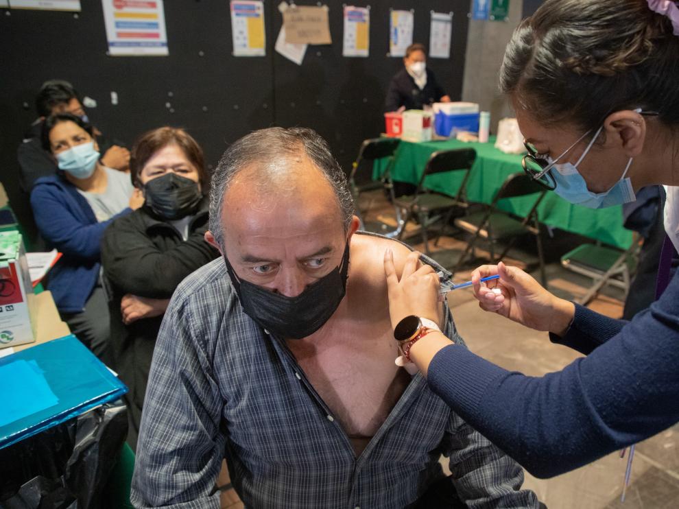 México sigue sin llegar a la cobertura plena tras un año de vacunación
