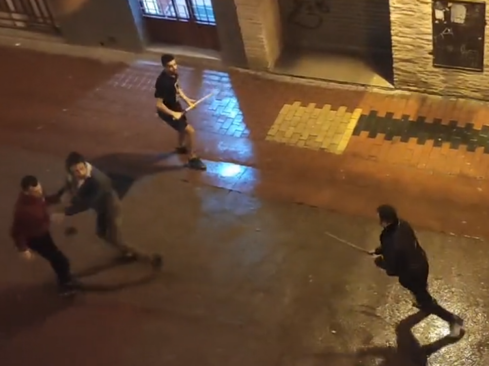 Dos de los jóvenes implicados en la pelea a varazos en la calle Pignatelli de Zaragoza.