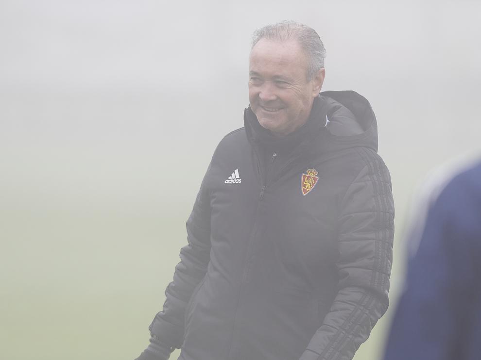 Juan Ignacio Martínez, en el entrenamiento del Real Zaragoza de este viernes marcado por la niebla