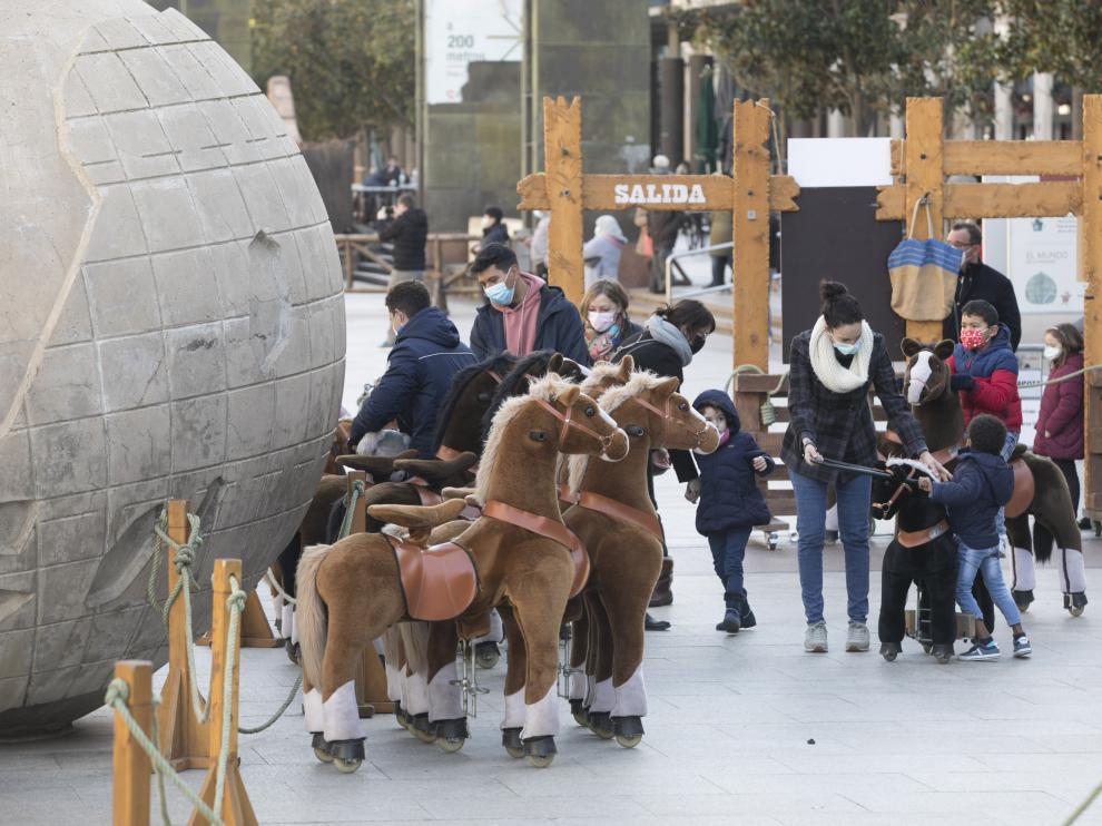 Penúltimo día de la muestra de Navidad de la plaza del Pilar.