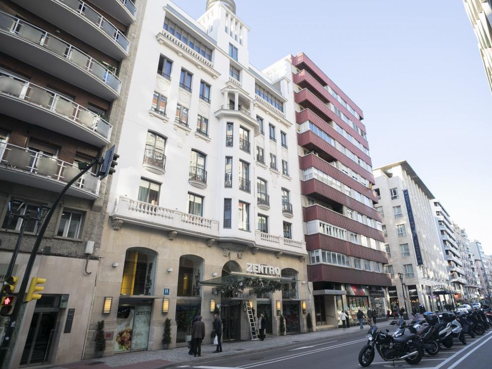 Fachada de la antigua sede de la Asociación de Labradores de Zaragoza, en el Coso.