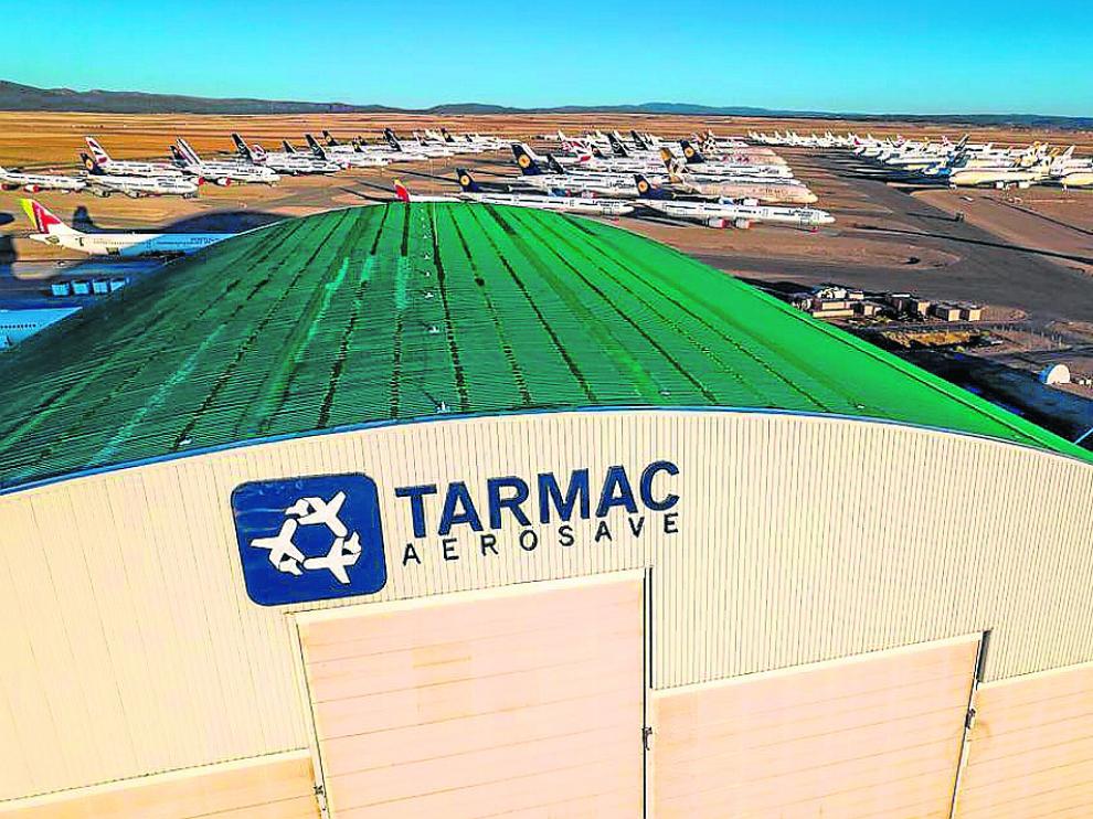 Instalaciones de la empresa de conservación y desmantelamiento de aviones en el aeropuerto de Teruel.