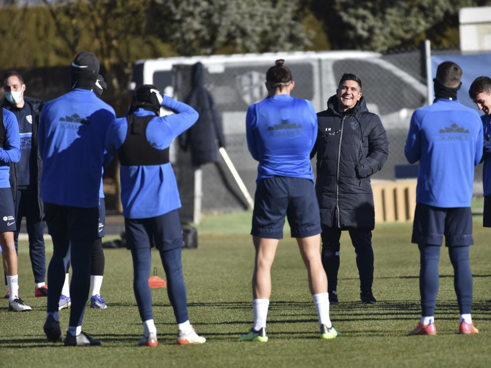 Xisco, sonriente, durante el entrenamiento de la SD Huesca del pasado sábado.