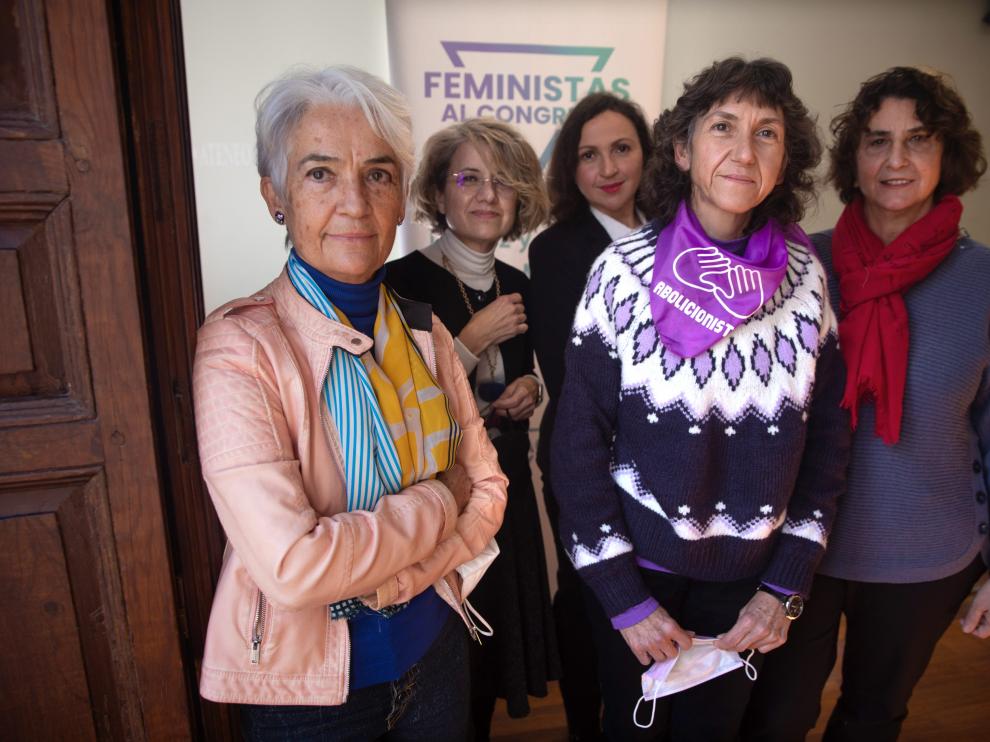 De izquierda a derecha: la presidenta del partido, Pilar Arranz, Sandra Moreno, Puri Lietor y Juana Gallego.