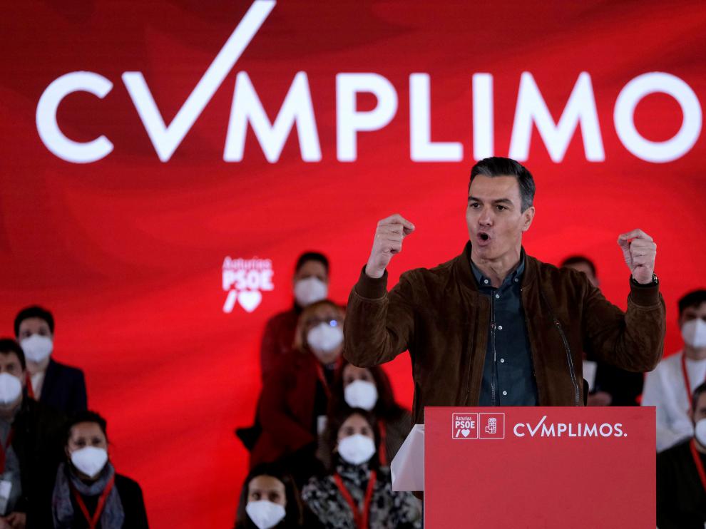Sánchez asiste a un acto del PSOE en Gijón