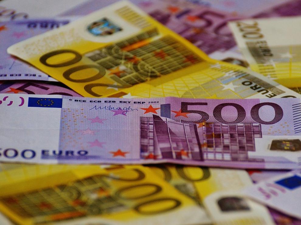 Foto de archivo de billetes de euro