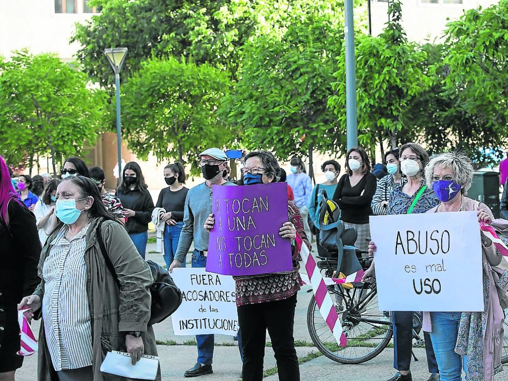 Un grupo de vecinas se movilizó frente al centro de salud de Parque Goya 2 cuando se destapó el caso.