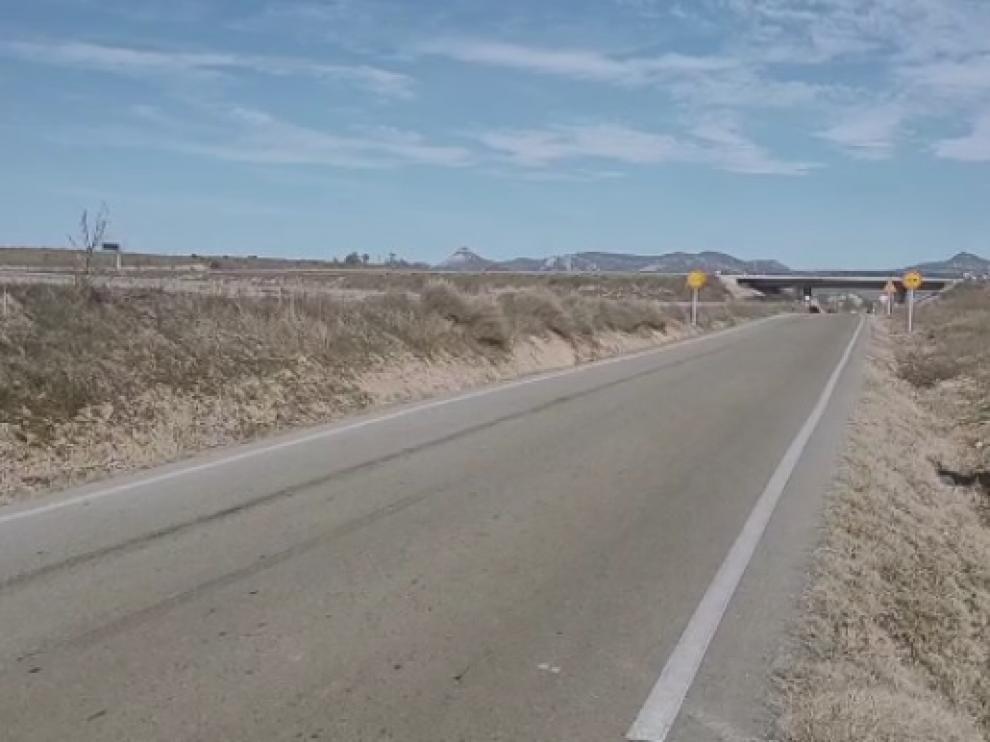 El ataque de los perros a la ciclista se produjo en este punto de la carretera de Huesca a Apiés.