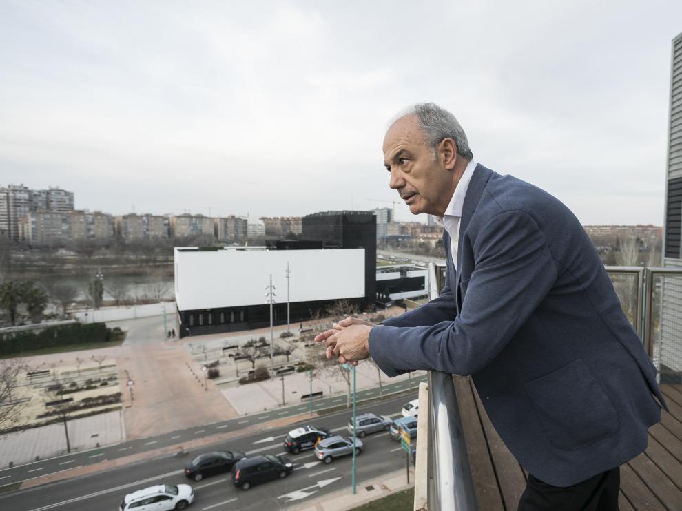 Miguel Marzo, presidente de CEOE Aragón, en la terraza de su despacho en la patronal.