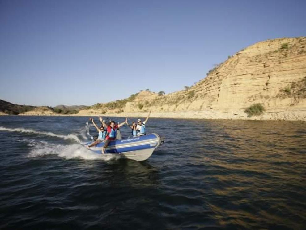 Turismo de pesca y acuático en el Mar de Aragón