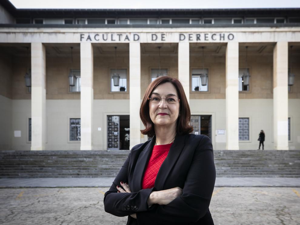 Cani Fernández, presidenta de la CNMC, en la Facultad de Derecho de Zaragoza, donde estudió.