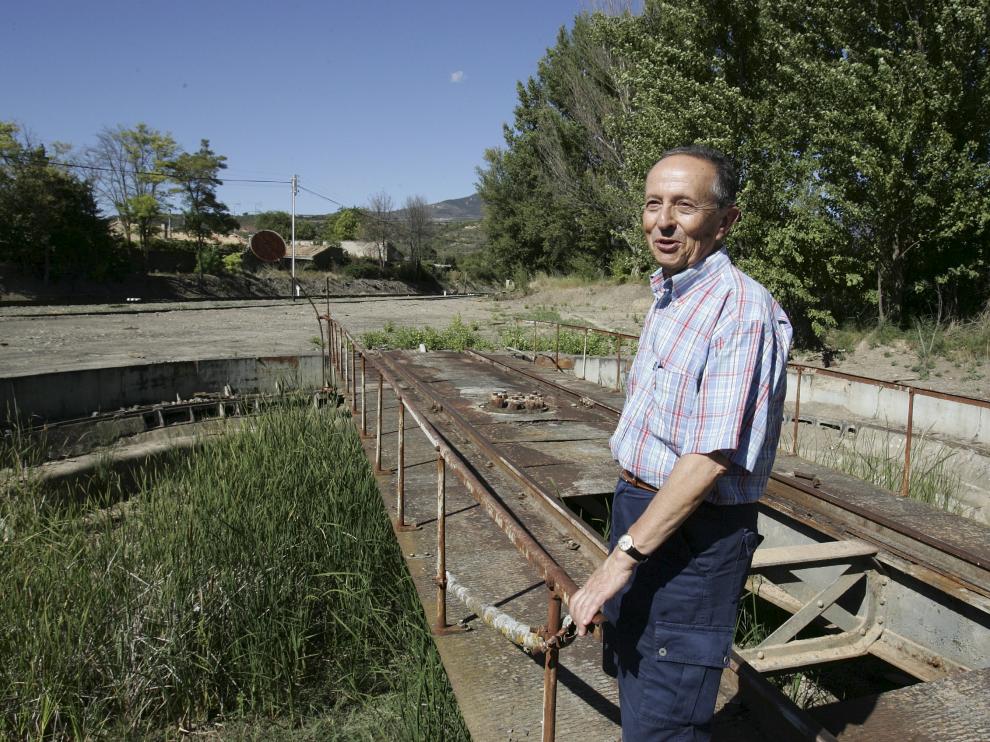 Luis Granell, en la estación de tren de Ayerbe.