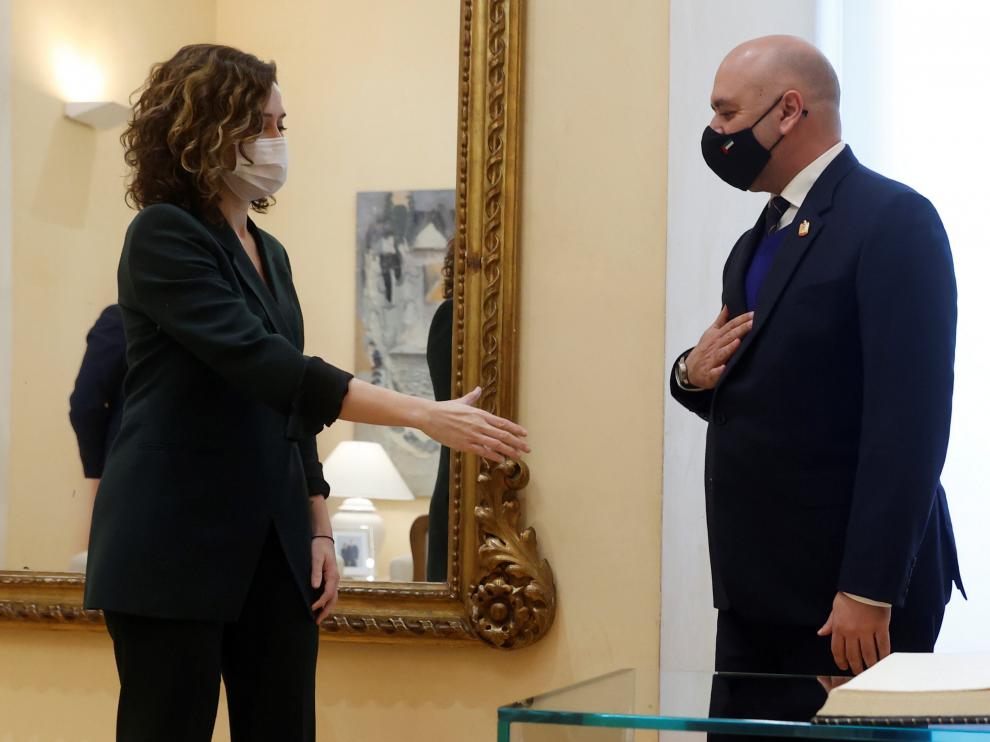 La presidenta de la Comunidad de Madrid, Isabel Díaz Ayuso recibe este lunes al embajador de Emiratos Árabes Unidos en España, Majid Hassan Mohamed Al-Suwaidi.