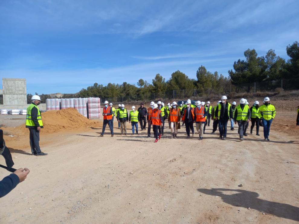 Javier Lambán, durante su visita a las obras del nuevo hospital de Teruel.