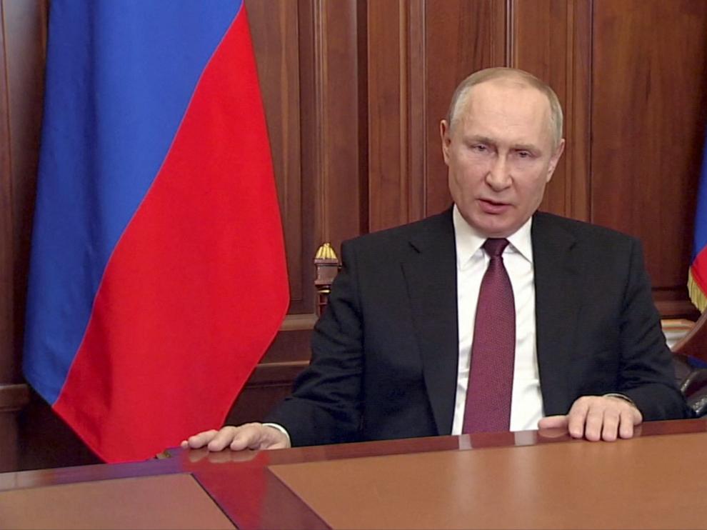 El presidente ruso Vladimir Putin anuncia en un video el comienzo de las operaciones militares en Ucrania.