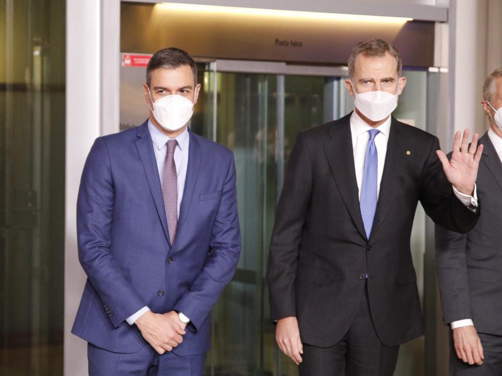 Felipe VI fue recibido por Pedro Sánchez