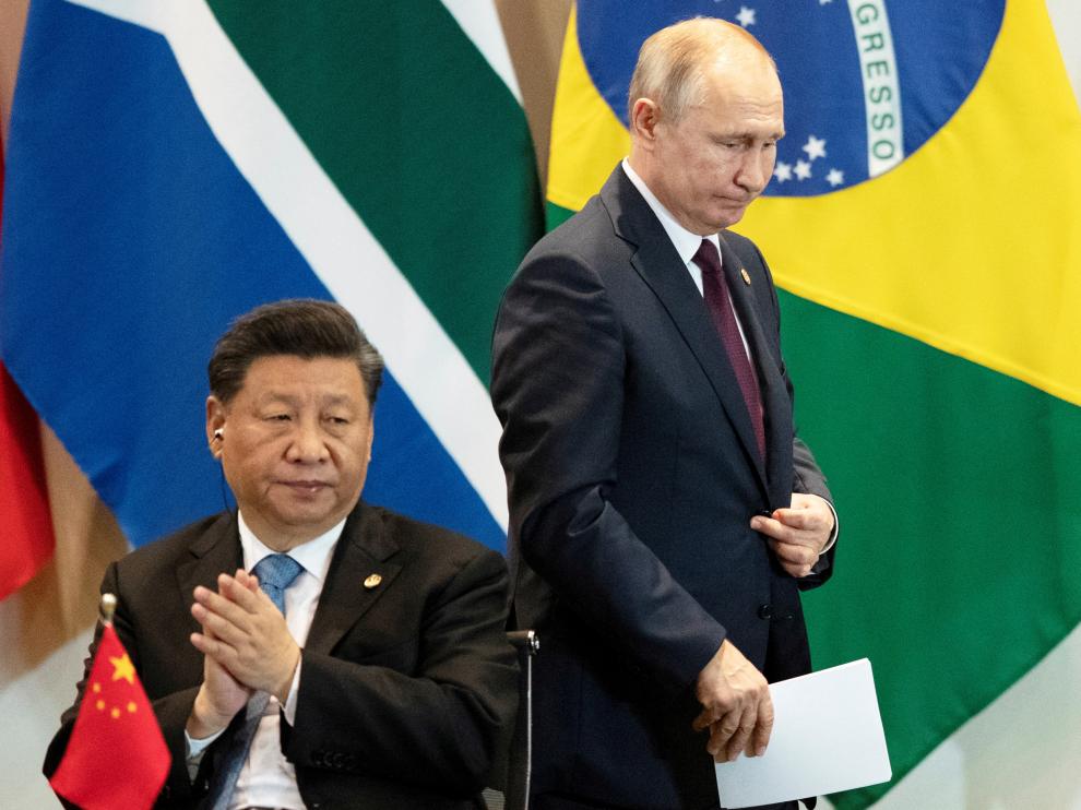 FILE PHOTO: China's President Xi Jinping and Russia's President Vladimir Putin