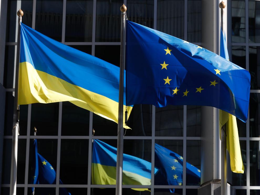 Los miembros de la Unión Europea establecen sus ayudas a Ucrania.