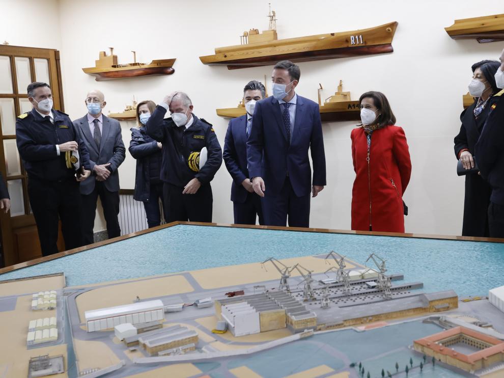 La ministra de Defensa, Margarita Robles, ha visita este viernes el astillero de Ferrol en el que se va a construir la primera fragata F-110.