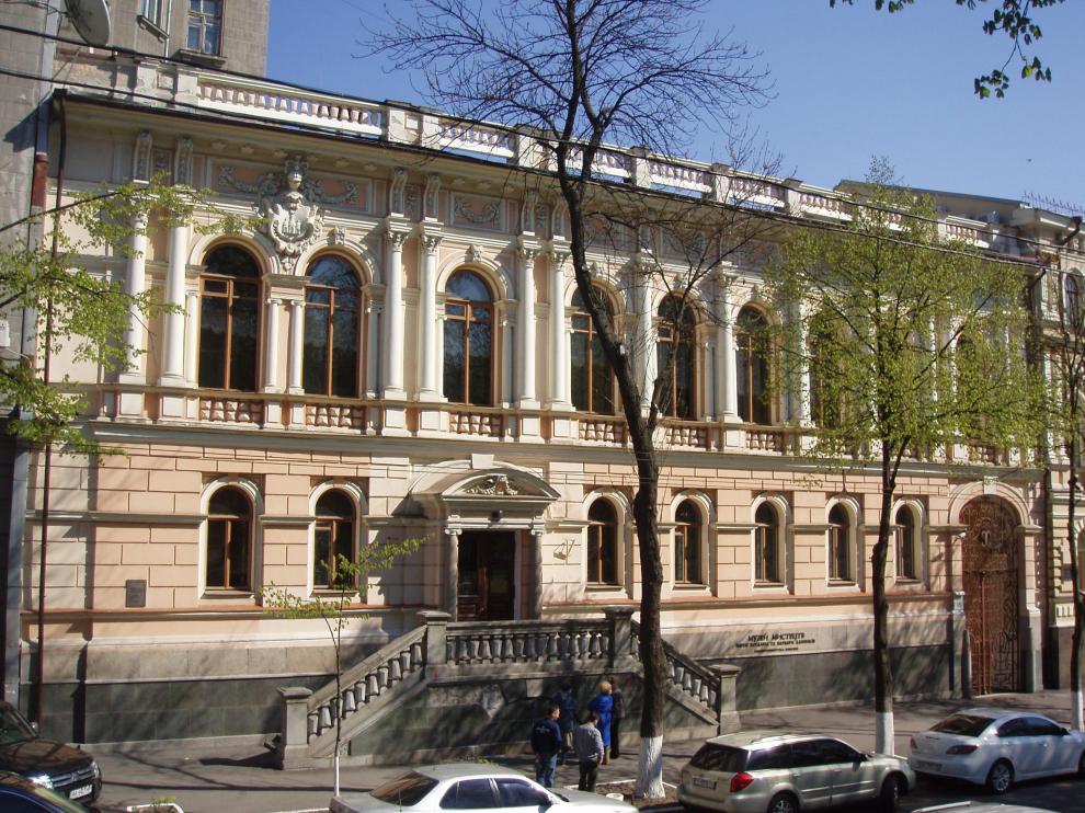 El Museo Khanenko de Kiev tiene entre sus fondos dos de las series de grabados de Goya.