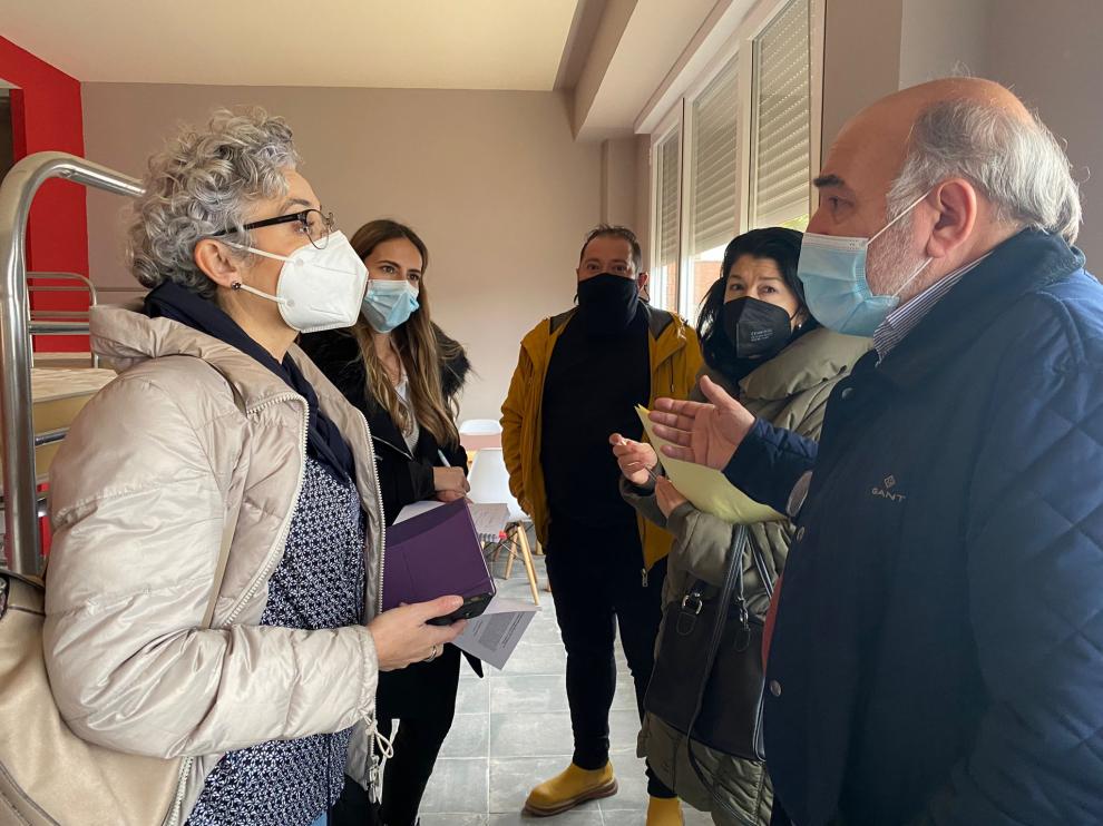 Responsables de la asociación Accem y del Ayuntamiento han visitado las instalaciones donde tendrán su hogar los refugiados