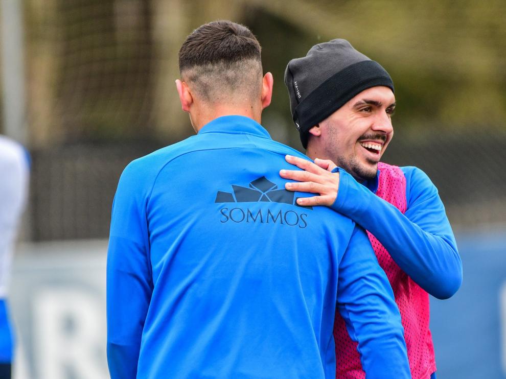 Joaquín, sonriente, durante un entrenamiento de esta semana con la SD Huesca.