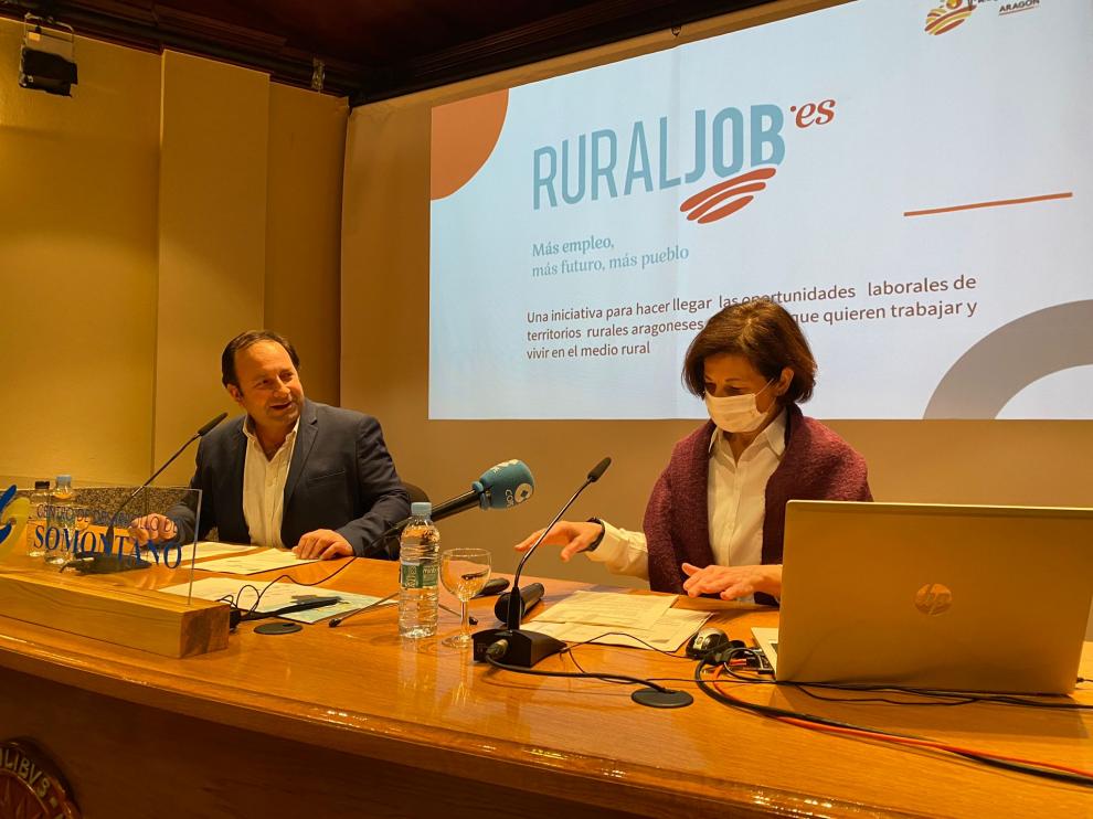 Mariano Altemir y Paloma Fábregas, en la presentación Ruraljob.