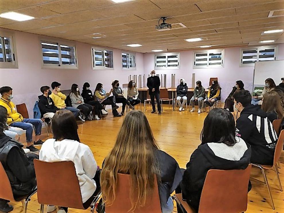 Asistentes al nuevo foro de participación juvenil que impulsa el Ayuntamiento de Huesca.