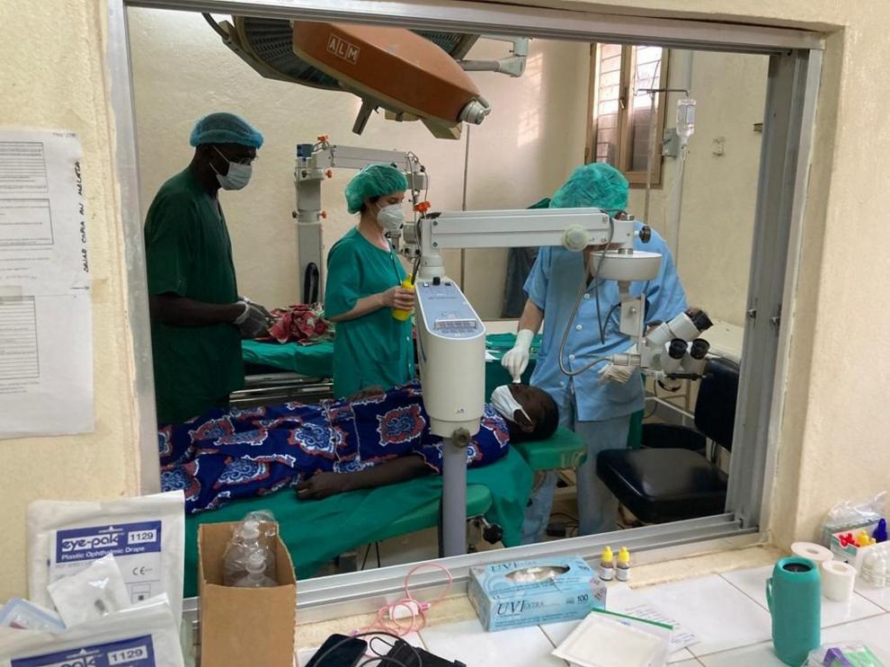 Una de las intervenciones quirúrgicas completadas en una expedición en el Chad.