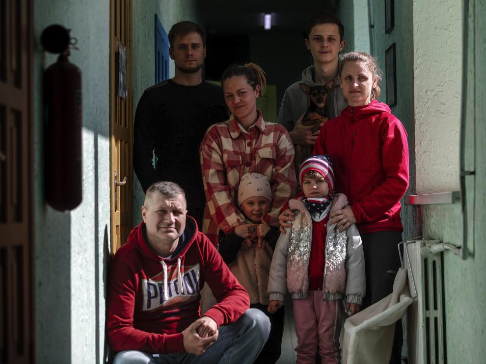 Dos familias ucranianas con casi todos sus miembros sordomudos.