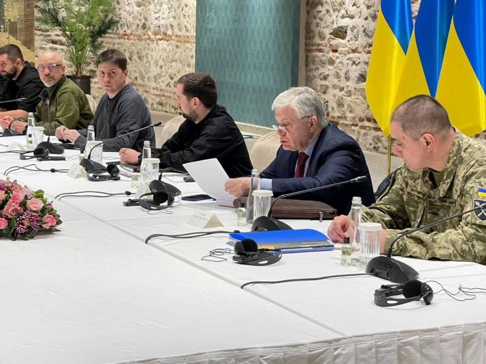 Miembros de la delegación ucraniana durante las negociaciones con Rusia este martes.