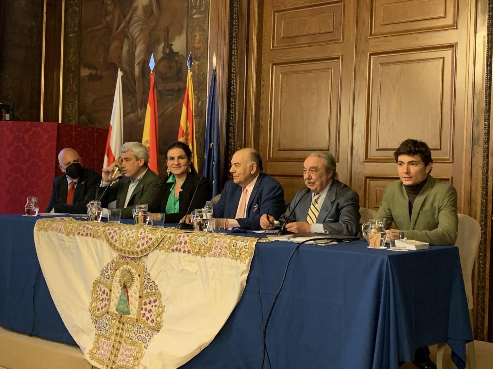 Polo, López Gibaja, Majeroni, Zúñiga, Cáceres e Isiegas, durante el acto de presentación.