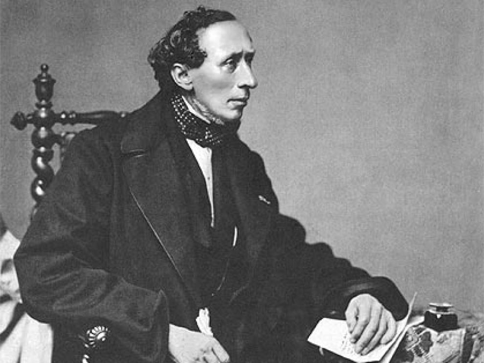 El narrador danés Hans Christian Andersen