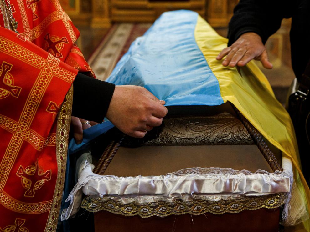 Funeral en Ucrania por una de las personas que han muerto en la guerra.