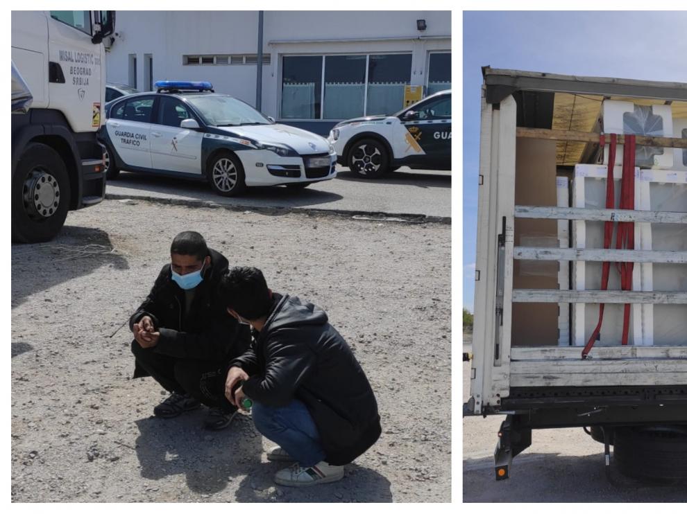 Los dos hombres de origen afgano, en la fotografía, se ocultaron entre la carga del camión, que llevaba lavadoras a Valencia y Salamanca.