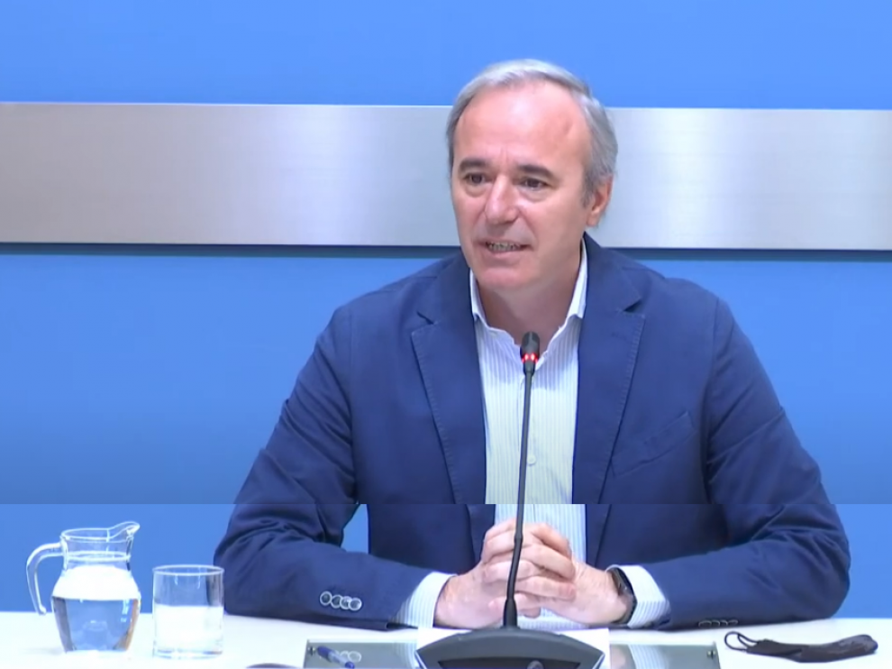 El alcalde Jorge Azcón, en rueda de prensa este lunes.
