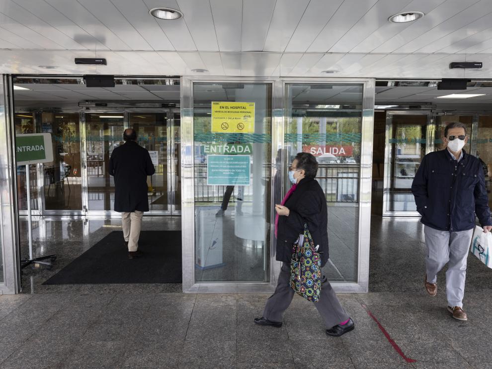 Las mascarillas se mantienen en el hospital Miguel Servet de Zaragoza