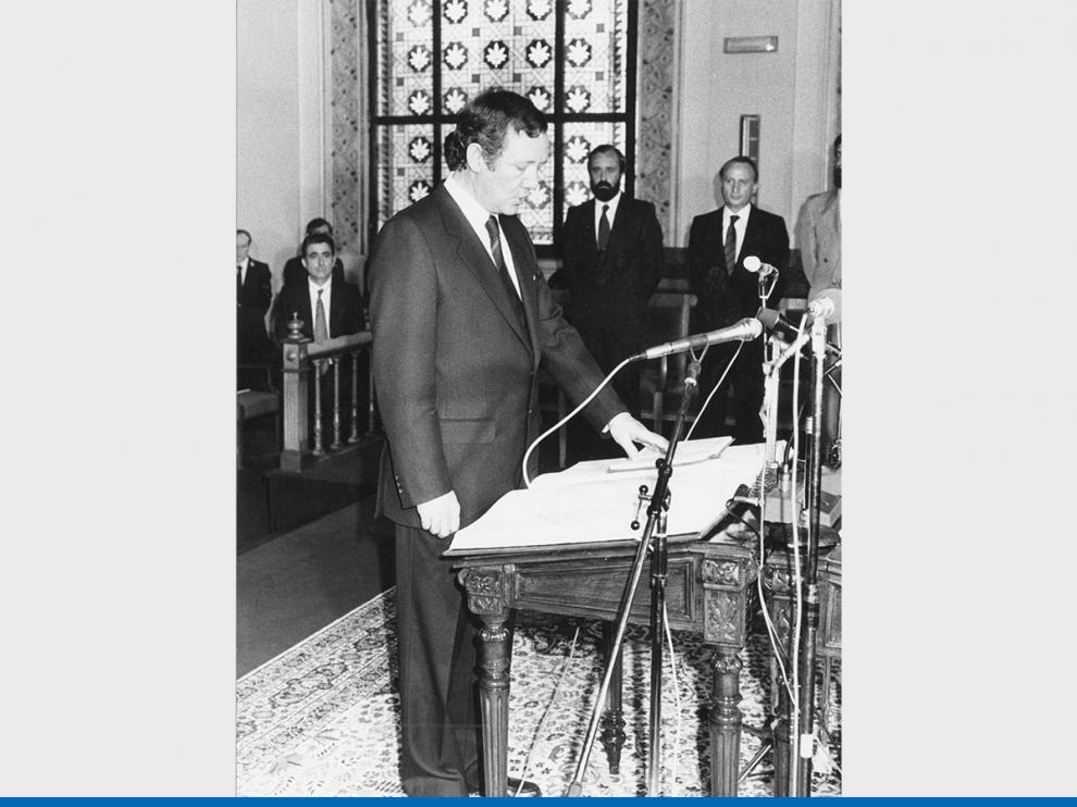 Toma de posesión de Santiago Marraco como presidente de la DGA, el 6 de junio de 1983.

Toma de posesión de Santiago Marraco como presidente de la DGA, el 6 de junio de 1983.