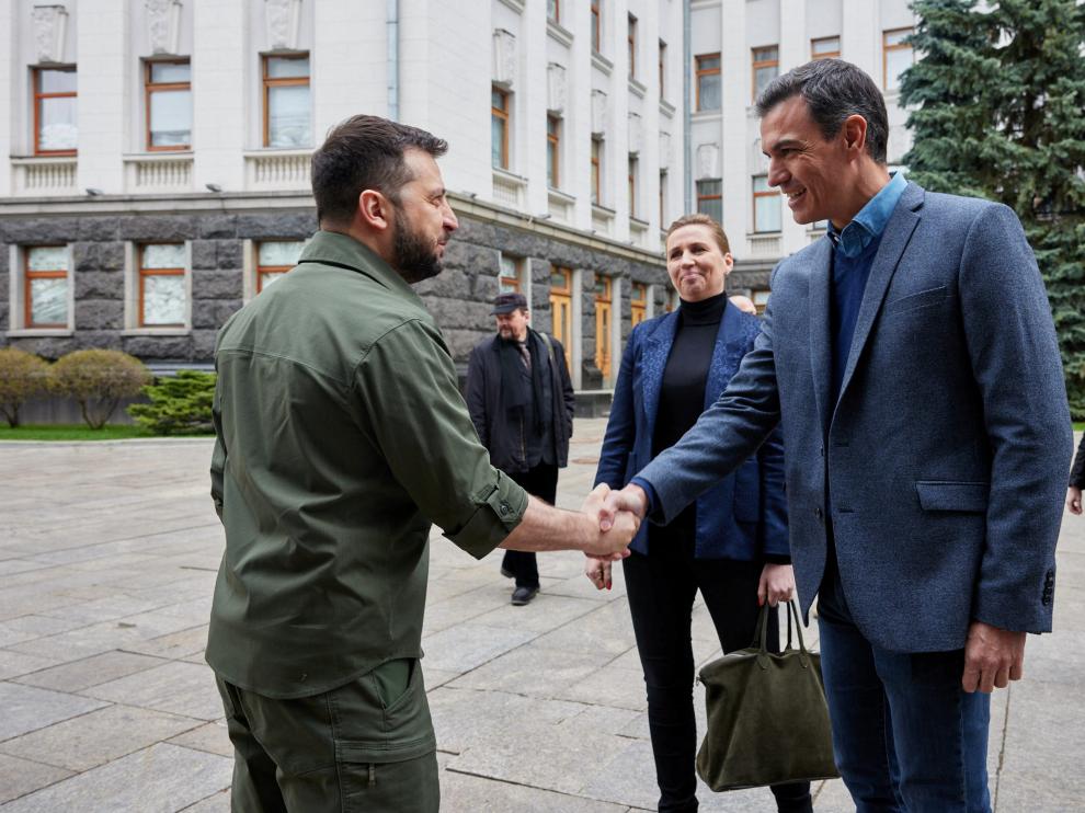Spanish Prime Minister Pedro Sanchez visits Borodyanka, in Kyiv region, Ukraine April 21, 2022. Moncloa/Borja Puig de la Bellacasa/Handout via REUTERS THIS IMAGE HAS BEEN SUPPLIED BY A THIRD PARTY. NO RESALES. NO ARCHIVES UKRAINE-CRISIS/SPAIN-DENMARK