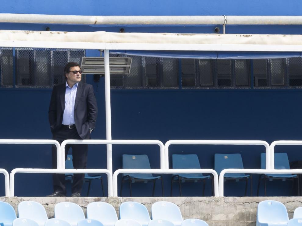 Raúl Sanllehí, futuro director general del Real Zaragoza, anteayer viendo el entrenamiento.