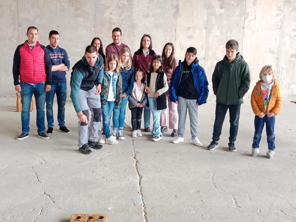 Jornada de juegos tradicionales en Valfonda de Santa Ana.