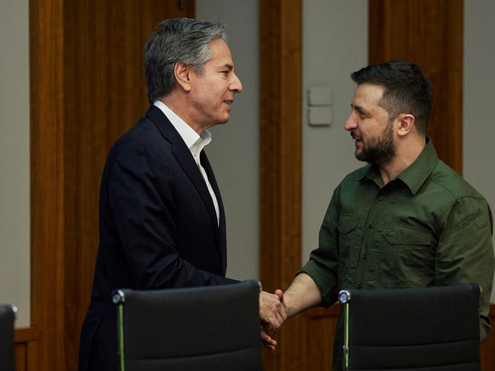 El presidente Zelenski saluda al secretario de estado Blinken
